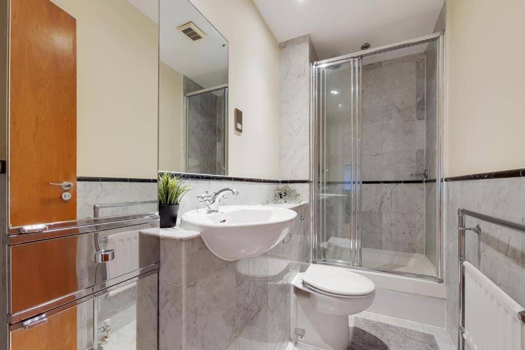 Apartment In The Heart Of ลอนดอน ภายนอก รูปภาพ